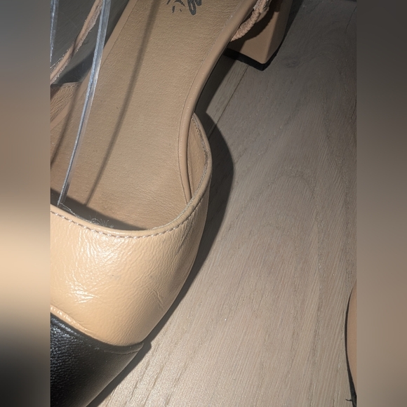 L'INTERVALLE Black and Tan Block Heel Shoes - Picture 3 of 6